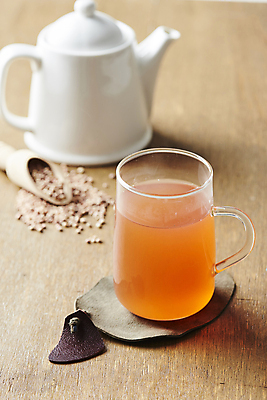 포토 JPG 디저트 실내 사람없음 찻주전자 율무 율무차 나무배경 국내포토 음식 백그라운드 주전자 내부 차_음료 파일형식