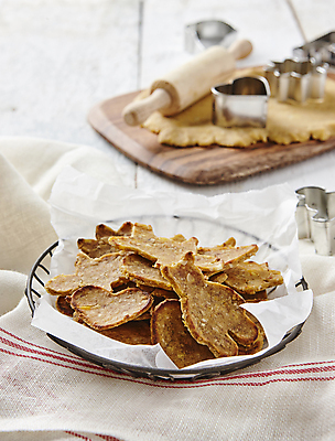 포토 JPG 디저트 실내 사람없음 쿠키 식탁보 담기 쿠키틀 종이호일 나무배경 국내포토 음식 백그라운드 모션 내부 제빵도구 파일형식