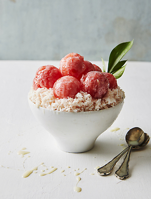포토 JPG 잎 디저트 여름음식 수박 실내 사람없음 숟가락 우유 빙수 과일빙수 수박조각 국내포토 식물 음식 조각 과일 유제품 수저 내부 파일형식 여름_계절