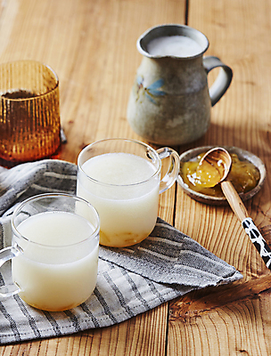 포토 식기 음료 음식 백그라운드 과일 내부 탄산 파일형식 과일청 유자 잔 식탁보 나무배경 유자청 JPG 디저트 실내 사람없음 탄산음료 국내포토