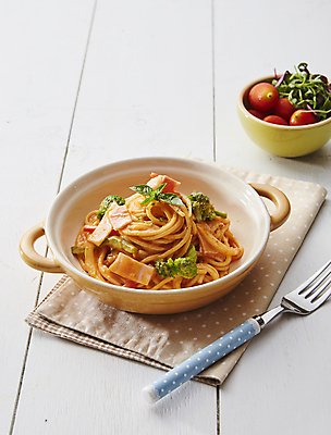 포토 JPG 포크 파스타 서양음식 실내 스파게티 사람없음 식탁보 나폴리탄 나폴리탄스파게티 나무배경 국내포토 식기 음식 백그라운드 내부 파일형식