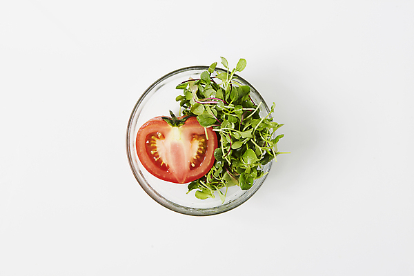 포토 JPG 토마토 식재료 실내 사람없음 하이앵글 샐러드 흰배경 어린잎 국내포토 음식 뷰포인트 백그라운드 잎 채소 내부 흰색 파일형식