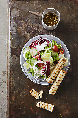 포토 JPG 실내 사람없음 하이앵글 샐러드 오리엔탈 소스 식빵 나무배경 러스크 국내포토 음식 빵 뷰포인트 백그라운드 내부 양념 파일형식