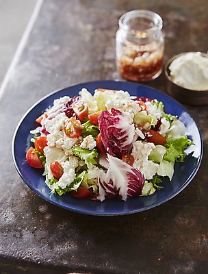 포토 JPG 실내 사람없음 아웃포커스 샐러드 건강식 리코타치즈샐러드 나무배경 리코타치즈 라디치오 국내포토 음식 백그라운드 치즈 촬영기법 내부 치커리 파일형식