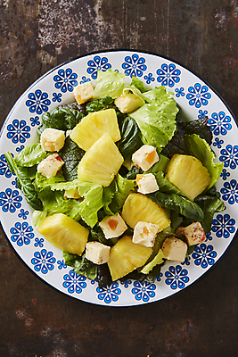 포토 JPG 실내 사람없음 하이앵글 샐러드 파인애플 건강식 과일조각 조각치즈 나무배경 과일치즈 국내포토 음식 뷰포인트 조각 백그라운드 과일 치즈 내부 열대과일 파일형식