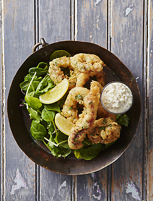 포토 JPG 실내 사람없음 하이앵글 샐러드 튀김 오징어튀김 타르타르소스 나무배경 랜치소스 국내포토 음식 뷰포인트 백그라운드 내부 소스_음식 파일형식