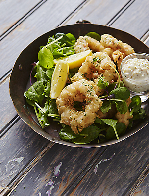 포토 JPG 실내 사람없음 샐러드 튀김 오징어튀김 나무배경 랜치소스 국내포토 음식 백그라운드 내부 소스_음식 파일형식