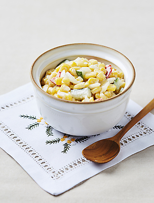 포토 JPG 실내 옥수수 사람없음 샐러드 흰배경 나무숟가락 옥수수알갱이 콘샐러드 국내포토 음식 백그라운드 곡류 내부 숟가락 흰색 파일형식