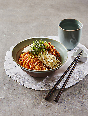 포토 JPG 한식 젓가락 회색배경 실내 사람없음 국수 비빔국수 비빔면 국내포토 음식 백그라운드 수저 내부 회색 면류 파일형식