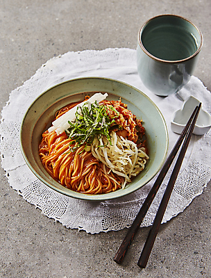 포토 JPG 한식 젓가락 회색배경 실내 사람없음 국수 비빔국수 비빔면 국내포토 음식 백그라운드 수저 내부 회색 면류 파일형식