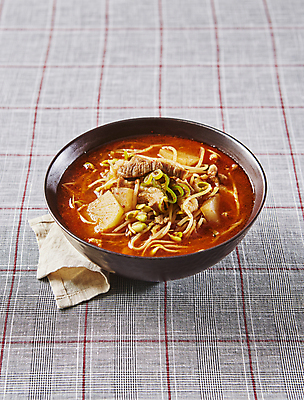 포토 JPG 한식 실내 사람없음 식탁보 매움 소고기뭇국 국내포토 음식 내부 맛 국 파일형식