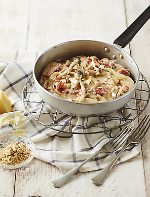 포토 JPG 포크 실내 사람없음 프라이팬 퓨전요리 퓨전음식 그라탱 나무배경 가래떡그라탕 국내포토 식기 음식 백그라운드 주방용품 서양음식 내부 파일형식