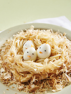 포토 JPG 음식 실내 사람없음 아웃포커스 덮밥 팽이버섯 메추리알 가츠오부시 음식데코레이션 초록배경 국내포토 백그라운드 식재료 촬영기법 내부 초록색 알 버섯 파일형식