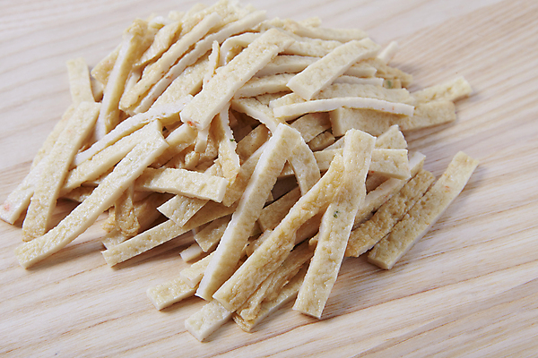 포토 JPG 식재료 실내 근접촬영 사람없음 어묵 채썰기 나무배경 국내포토 뷰포인트 백그라운드 내부 자르기 파일형식