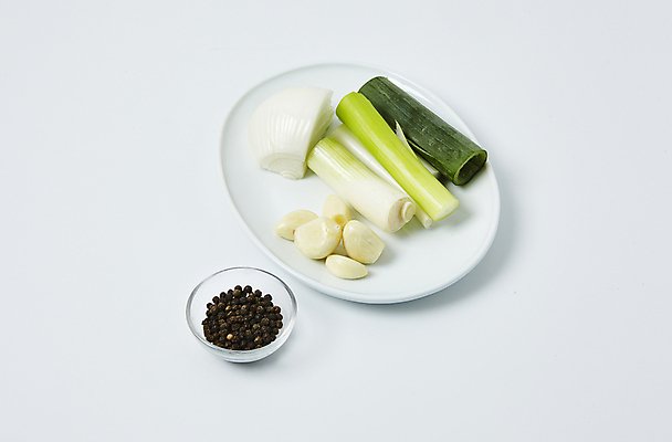 포토 JPG 식재료 양파 실내 마늘 사람없음 흰배경 파 대파 통후추 국내포토 백그라운드 채소 내부 흰색 후추 파일형식