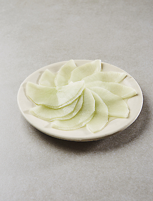 포토 JPG 접시 한식 회색배경 실내 사람없음 쌈무 국내포토 식기 음식 백그라운드 내부 회색 파일형식