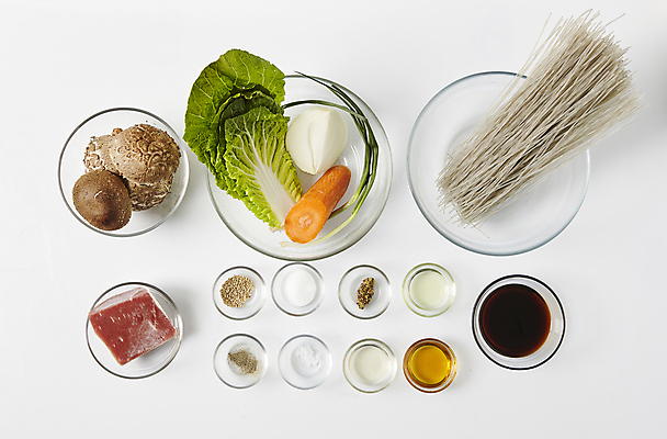 포토 JPG 식재료 양파 실내 사람없음 하이앵글 당근 소고기 양념 흰배경 표고버섯 당면 봄동 국내포토 뷰포인트 백그라운드 채소 뿌리채소 육류 내부 버섯 흰색 파일형식