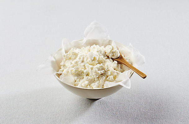 포토 JPG 식재료 치즈 실내 사람없음 흰배경 나무숟가락 리코타치즈 국내포토 백그라운드 유제품 내부 숟가락 흰색 파일형식