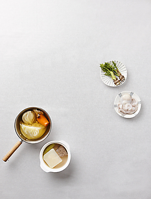 포토 JPG 식재료 회색배경 실내 사람없음 하이앵글 피클 낙지 두릅 소고기뭇국 국내포토 뷰포인트 백그라운드 채소 연체동물 내부 수중동물 회색 국 절임 파일형식