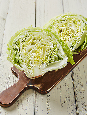 포토 백그라운드 채소 도마 내부 목재 파일형식 나무배경 단면 양상추 나무도마 JPG 식재료 실내 사람없음 국내포토