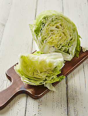 포토 백그라운드 채소 도마 내부 목재 파일형식 단면 나무배경 양상추 나무도마 JPG 식재료 실내 사람없음 국내포토