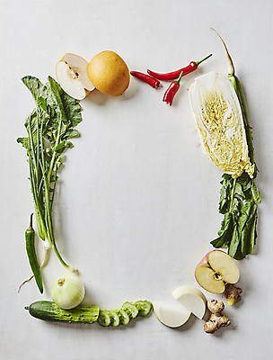 포토 JPG 식재료 양파 오이 프레임 실내 사람없음 하이앵글 배 무 배추 흰배경 홍고추 시금치 생강 열무 플랫레이 국내포토 뷰포인트 백그라운드 채소 과일 고추 뿌리채소 내부 흰색 플랫 파일형식