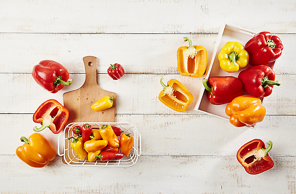 포토 JPG 채소 식재료 단면 파프리카 실내 사람없음 하이앵글 나무도마 나무쟁반 미니파프리카 나무배경 국내포토 뷰포인트 백그라운드 도마 쟁반 내부 목재 파일형식