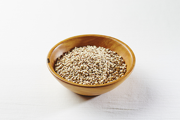 포토 JPG 식재료 곡류 실내 사람없음 흰배경 담기 나무그릇 율무 국내포토 그릇 백그라운드 모션 내부 목재 흰색 파일형식