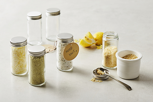 포토 JPG 식재료 회색배경 실내 사람없음 조미료 소금 허브솔트 녹차소금 허브소금 국내포토 백그라운드 내부 회색 향미료 파일형식