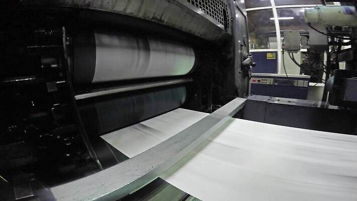 식물 산업 종이 컬러 컨셉 비즈니스 공장 잉크 사람없음 그래픽 상점 검은색 기계 장비 업무 신문 제조 잡지 인쇄 속도 상업 롤러 언론 공학 출판 4K HD MP4 해외동영상 클립영상 교육 공업 간행물 작업 뉴스 동영상 파일형식