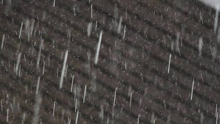 디자인 백그라운드 패턴 표면 날씨 사람없음 물 빛 어둠 소리 폭포 회색 젖음 흰색 물방울 투명 고리 붓기 떨어짐 빗방울 그림 질감 분무기 폭풍 방수 스타일 효과 4K MP4 해외동영상 클립영상 자연요소 컬러 컨셉 무늬 모션 자연 비_날씨 동영상 파일형식