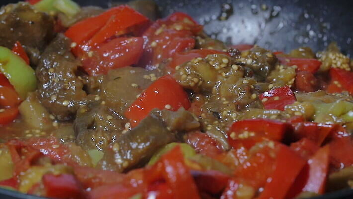 접시 음식 다이어트 채소 가지 콩 주택 건강 요리 사람없음 주방 식사 저녁식사 붓기 맛 찌개 후추 대두 채식주의자 핸드메이드 비건 맛있는 MOV 해외동영상 슬로모션 클립영상 식기 컨셉 모션 곡류 촬영기법 건물 향신료 채식 동영상 파일형식