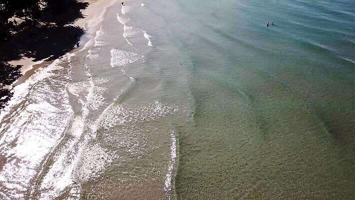나무 모래 파도 바다 섬 여행 백그라운드 태국 자연 하늘 호텔 휴가 휴식 안테나 사람 사람없음 초록색 물 파란색 모래사장 야자수 태양 맑음 수영 자유 광선 투명 황금 언덕 하와이 폴리네시아 드론 터키석 파라다이스 그리너리 4K MP4 해외동영상 클립영상 자연요소 식물 아시아 컬러 컨셉 통신 숙소 날씨 미국 수상스포츠 오세아니아 보석 생태계 동영상 파일형식 트랜드컬러