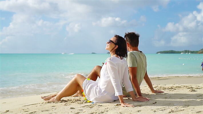 라이프스타일 커플 행복 모래 바다 컬러 여행 2 가족 관계 포옹 자연 하늘 휴가 휴식 함께함 사랑 서기 사람 성인 두명 물 파란색 침묵 낭만 자유 신혼여행 전원 몰디브 이국적 MOV 해외동영상 클립영상 자연요소 감정 아시아 결혼 컨셉 안기 모션 생활 소리 전기에너지 생태계 동영상 파일형식