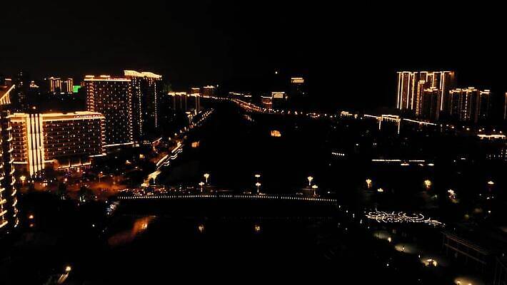 실루엣 아시아 도로 여행 비즈니스 건축양식 자동차 거리 안테나 동양인 사람없음 건물 빛 강 도시풍경 고층빌딩 중국 도시 도심 헬리콥터 정상 야간 저녁 상승 스카이라인 일반 빛망울 항공촬영 드론 방법 조감도 MOV 해외동영상 클립영상 자연요소 건축물 건축 나라 길 육상교통 뷰포인트 컨셉 통신 교통시설 비행기 촬영기법 인종 풍경 빌딩 동영상 파일형식