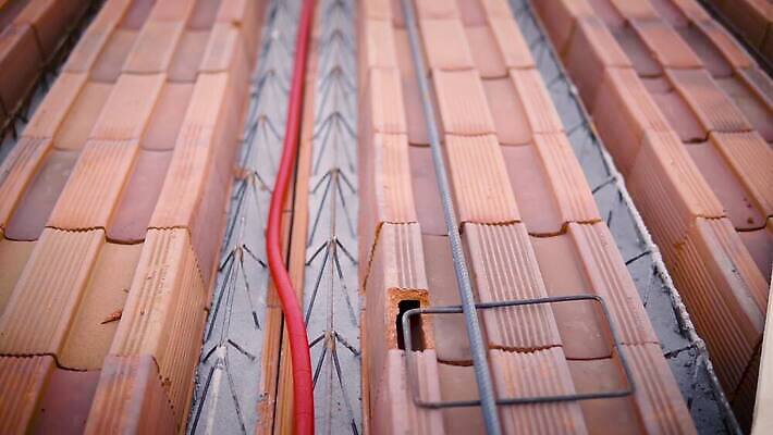 산업 건축양식 노동자 바닥 안전 사람없음 야외 건물 블록 장비 건설현장 업무 판넬 자신감 붓기 땅 아래 기중기 번짐 시멘트 호스 판 무거움 망사 공학 국회 조립 건축업자 계약자 방법 설치 철강 콘크리트 프로젝트 4K MP4 해외동영상 클립영상 직업 건축물 교육 건축 감정 모션 건설업 직물 작업 중장비 무게 방향 계약 위치 동영상 파일형식 효과