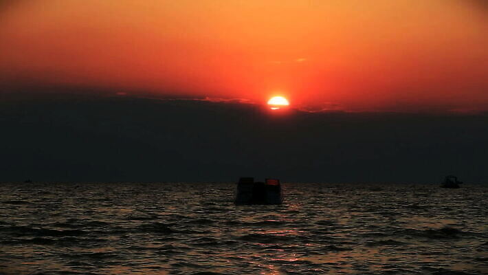 실루엣 파도 바다 여행 백그라운드 오렌지 자연 하늘 휴가 휴식 사람없음 빨간색 물 빛 모래사장 햇빛 태양 노란색 일출 맑음 황혼 일몰 새벽 낭만 광선 서핑 황금 하와이 공상 스카이라인 내추럴 파라다이스 하와이인 수평선 MOV 해외동영상 클립영상 자연요소 외국인 컬러 컨셉 과일 날씨 촬영기법 노을 미국 수상스포츠 생태계 동영상 파일형식