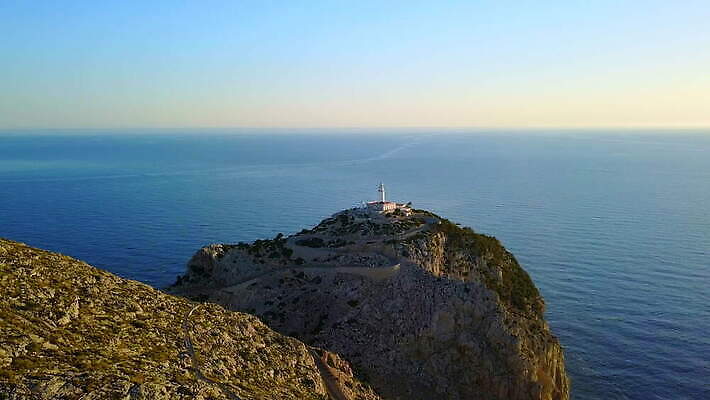 바다 건축양식 자연 하늘 등대 사람없음 야외 건물 물 빛 햇빛 탑 스페인 방향 침식 조감도 수평선 남유럽 4K MOV 해외동영상 클립영상 자연요소 건축물 건축 유럽 태양 생태계 동영상 파일형식