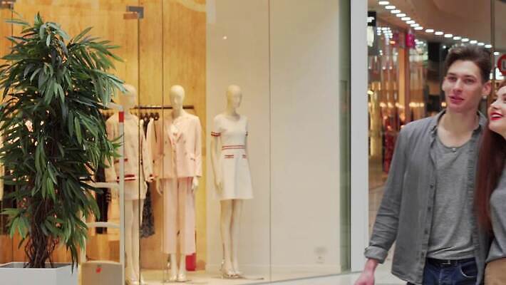 라이프스타일 웰빙 커플 행복 여행 돈 결혼식 남편 함께함 선물 사랑 웃음 두명 쇼핑백 유행 판매 세일 상점 기쁨 표현 아내 날짜 센터 고급 선택 구매 쇼핑몰 만족 상업 부티크 스타일 4K MOV 해외동영상 클립영상 감정 결혼 컨셉 가방 관계 표정 사람 생활 쇼핑 재산 동영상 파일형식