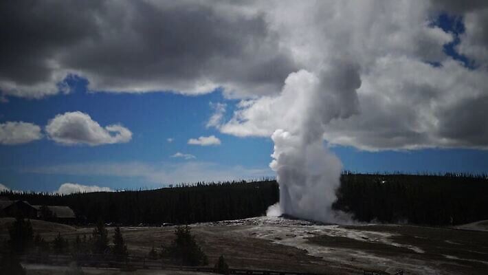 구름 여행 북아메리카 자연 하늘 휴가 파노라마 국립공원 풍경 사람없음 물 세계 여행객 미국 봄 에너지 액체 재산 수증기 숲 폭발 땅 언덕 내추럴 와이오밍 지열 4K MP4 해외동영상 클립영상 자연요소 계절 공원 촬영기법 아메리카 사람 금융 생태계 동영상 파일형식