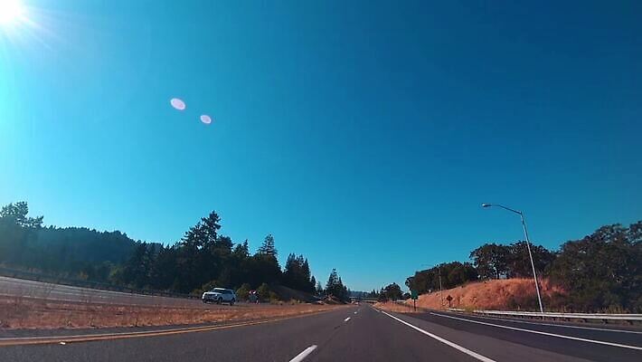 공원 도로 여행 교통시설 자동차 자연 하늘 산 안테나 국립공원 풍경 사람없음 골짜기 계곡 맑음 미국 운전 사막 시골 고속도로 황무지 캘리포니아 사암 드론 랜드마크 루트 요세미티국립공원 수평선 1인칭시점 비어있는 MOV 해외동영상 클립영상 시선 공공시설 길 육상교통 교통 북아메리카 통신 모션 날씨 돌_바위 시설 생태계 동영상 파일형식