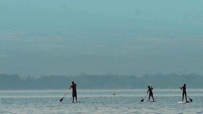 호수 어린이 스포츠 파도 바다 요가 가족 휴가 휴식 수영장 건강 취미 사람없음 물 비키니 금발 태양 젖음 서핑보드 보트 서핑 균형 명상 지느러미 노젓기 전사 바디페인팅 필라테스 수평선 4K MP4 해외동영상 클립영상 자연요소 헤어스타일 웰빙 수영복 컨셉 배_교통 관계 모션 사람 운동 수상스포츠 보드_스포츠 동영상 파일형식