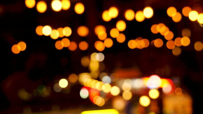 외관 도로 컬러 여행 백그라운드 크리스마스 오렌지 교통시설 모션 추상 휴가 사람없음 아웃포커스 빛 노란색 검은색 어둠 활발 축하 도시 원형 황금 야간 소프트포커스 보케 먼지 마법 광 블러 유흥 MOV 해외동영상 클립영상 자연요소 도형 기념일 길 교통 컨셉 무늬 과일 촬영기법 시설 동영상 파일형식