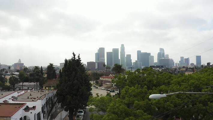 나무 구름 외관 공원 호수 컬러 여행 건축양식 자연 하늘 천사 주택 풍경 사람없음 야외 건물 물 파란색 빛 도시풍경 컬러풀 탑 고층빌딩 미국 도시 도심 캘리포니아 지역 대도시 스카이라인 로스앤젤레스 항공촬영 드론 랜드마크 수도권 4K MOV 해외동영상 클립영상 자연요소 식물 건축물 공공시설 건축 뷰포인트 북아메리카 빌딩 생태계 동영상 파일형식