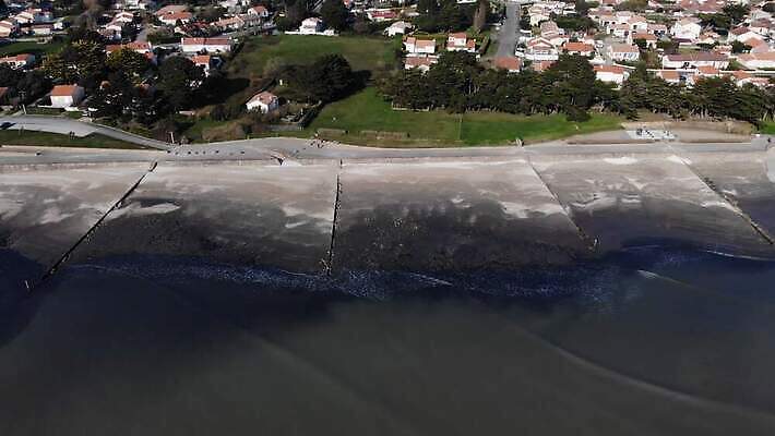 구름 계절 유럽 바다 섬 여행 자연 하늘 휴가 휴식 풍경 사람없음 야외 가로 물 여름 파란색 환경 프랑스 가을 바위 전원 만 보트 지중해 대서양 랜드마크 화강암 4K MP4 해외동영상 클립영상 자연요소 나라 컬러 컨셉 배_교통 암석 돌_바위 전기에너지 생태계 동영상 파일형식