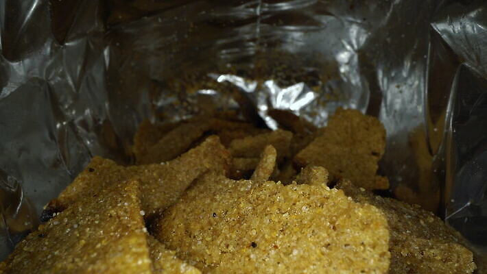 음식 빵 백그라운드 다이어트 건조 패스트푸드 사람없음 갈색 노란색 식사 튀김 맛 아침식사 밀 굽기 만취 먹기 향신료 속도 매움 토스트 소금 칼로리 흙더미 절임 짠맛 크루통 해로움 맛있는 4K MOV 해외동영상 클립영상 컬러 컨셉 모션 곡류 건강 흙 인스턴트 구이 동영상 술취함 향미료 파일형식 더미