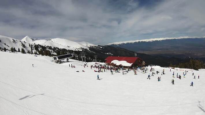 유럽 스포츠 여행 겨울 자연 휴가 스키 산 주택 안테나 풍경 경사 사람없음 야외 물 태양 마을 맑음 냉동 추위 흰색 정상 오두막 언덕 알프스 스키선수 내추럴 불가리아 선로 4K 반스코 MP4 해외동영상 클립영상 자연요소 계절 나라 컬러 통신 날씨 겨울스포츠 운동선수 건물 생태계 동영상 파일형식 남유럽