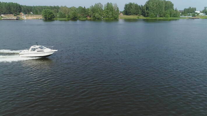 파도 바다 여행 백그라운드 요트 교통시설 하늘 휴가 안테나 사람없음 물 파란색 맑음 거품 흰색 레이싱 만 보트 보행로 고급 크루즈 속도 함선 모터 평행 드론 뱃놀이 4K 설정숏 MOV 해외동영상 클립영상 자연요소 길 컬러 교통 컨셉 배_교통 통신 날씨 촬영기법 시합 전통놀이 시설 동영상 파일형식