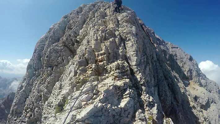 공원 스포츠 여행 백그라운드 자국 자연 하늘 산 사람없음 야외 등산 트래킹 하이킹 탐험 정상 위험 언덕 빙하 오르기 그런지 루트 산악가 원정 절정 힙스터 1인칭시점 4K MP4 해외동영상 클립영상 시선 공공시설 패션 컨셉 모션 레저 생태계 동영상 파일형식