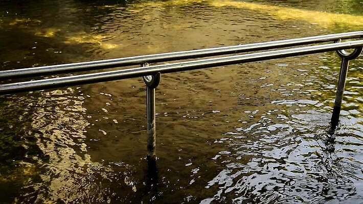 난간 독일 건강 사람없음 물 여름 강 약 맑음 약재 예방 일반 다뉴브강 설치 HD MOV 해외동영상 클립영상 자연요소 계절 유럽 의학 날씨 동영상 파일형식